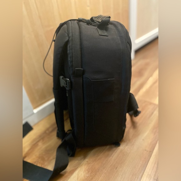 LowePro Gear/Camera Bag - Picture 4 of 8